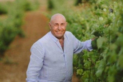 Carmelo Rodero entre sus viñedos.BODEGAS RODERO