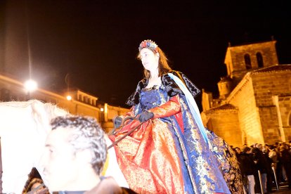 La marcha estuvo acompañada por miles de sorianos y turistas