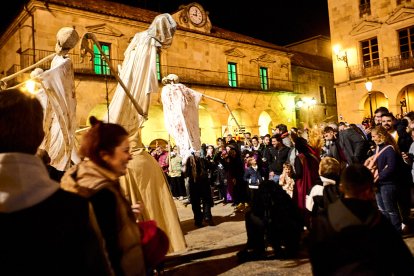 La marcha estuvo acompañada por miles de sorianos y turistas