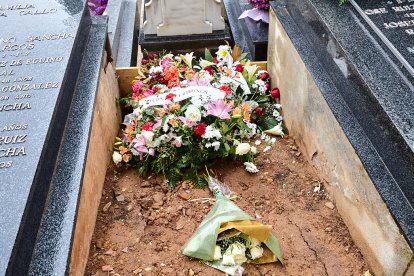 El cementerio de Soria recibe a miles de personas para honrar a sus seres queridos.