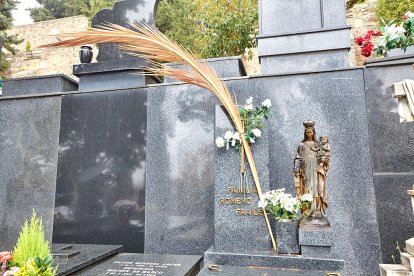 El cementerio de Soria recibe a miles de personas para honrar a sus seres queridos.