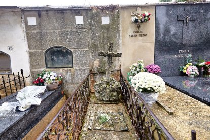 El cementerio de Soria recibe a miles de personas para honrar a sus seres queridos.