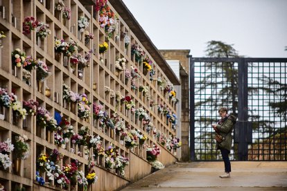 El cementerio de Soria recibe a miles de personas para honrar a sus seres queridos.