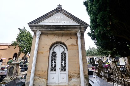 El cementerio de Soria recibe a miles de personas para honrar a sus seres queridos.