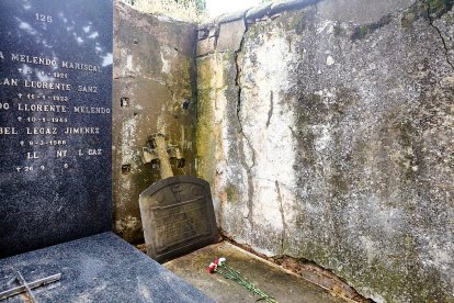 El cementerio de Soria recibe a miles de personas para honrar a sus seres queridos.