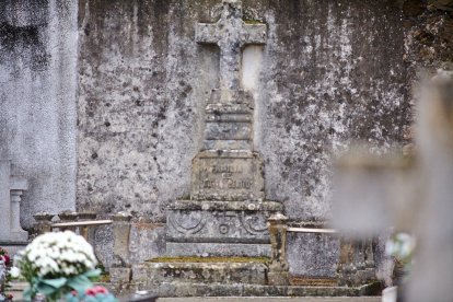 El cementerio de Soria recibe a miles de personas para honrar a sus seres queridos.