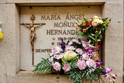 El cementerio de Soria recibe a miles de personas para honrar a sus seres queridos.