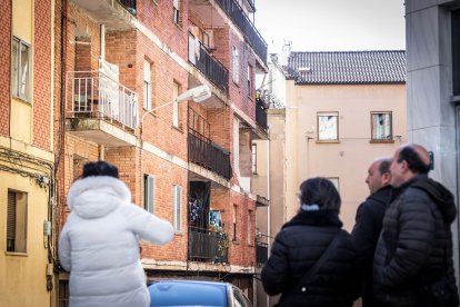 El tramo de calle permanece acordonado.