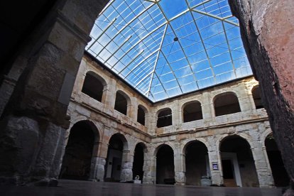 Patio interior del Palacio Ducal en Medinaceli (Soria).