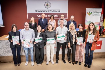 La ceremonia de entrega ha tenido lugar este jueves en el salón de Grados del campus.
