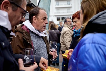 Destina la recaudación obtenida a la protectora de animales Redención Soria.
