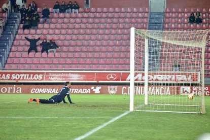 El fortín de Los Pajaritos se diluye con una inesperada y dolorosa derrota.