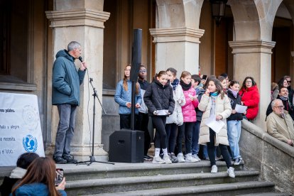El colegio Infantes de Lara toma la plaza Mayor de Soria para reclamar derechos para la infancia.