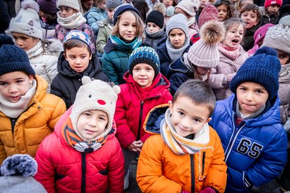 El colegio Infantes de Lara toma la plaza Mayor de Soria para reclamar derechos para la infancia.