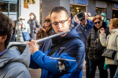 La Banda Municipal recorrió el centro en un pasacalles musical