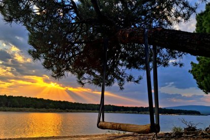 'Balanceo hacia el paraíso'. Embalse de la Cuerda del Pozo.