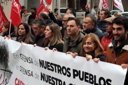 Manifestación en León contra la gestión de los incendios forestales del verano.