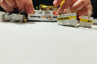 Curso gratuito de montaje de moscas en El Burgo de Osma.