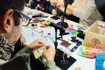 Curso gratuito de montaje de moscas en El Burgo de Osma.