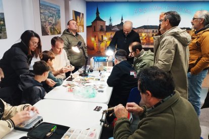 Curso gratuito de montaje de moscas en El Burgo de Osma.