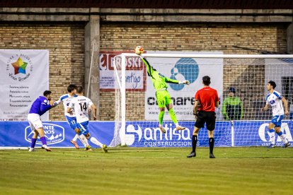 El equipo adnamantino solo pudo sumar un punto en su estadio