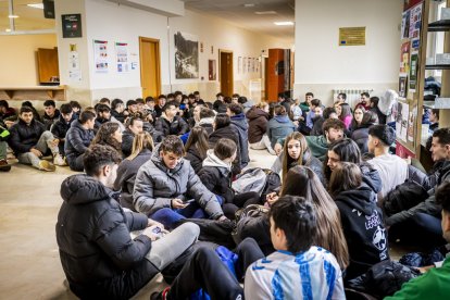 Los alumnos se sentaron para reclamar la Ley estatal de profesionales del deporte
