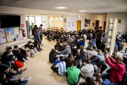 Los alumnos se sentaron para reclamar la Ley estatal de profesionales del deporte