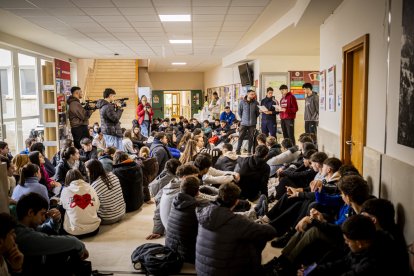 Los alumnos se sentaron para reclamar la Ley estatal de profesionales del deporte