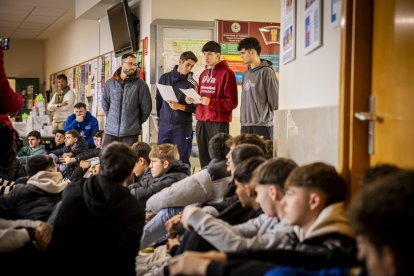 Los alumnos se sentaron para reclamar la Ley estatal de profesionales del deporte