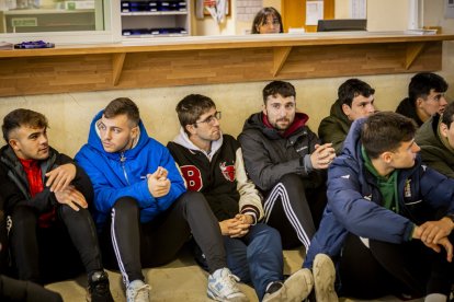 Los alumnos se sentaron para reclamar la Ley estatal de profesionales del deporte