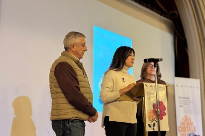 La Diputada de Servicios Sociales, Laura Prieto; alcalde de San Leonardo de Yagüe, Jesús Elvira; y KANE, rapera invitada de este año