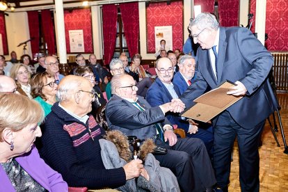 El Casino Amistad Numancia ha sido escenario de una emotiva ceremonia de la Peña Taurina Soriana.