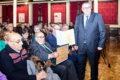 El Casino Amistad Numancia ha sido escenario de una emotiva ceremonia de la Peña Taurina Soriana.