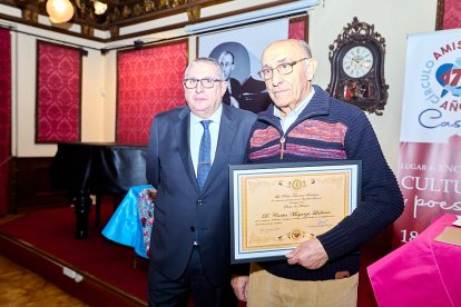 El Casino Amistad Numancia ha sido escenario de una emotiva ceremonia de la Peña Taurina Soriana.