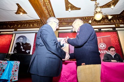 El Casino Amistad Numancia ha sido escenario de una emotiva ceremonia de la Peña Taurina Soriana.