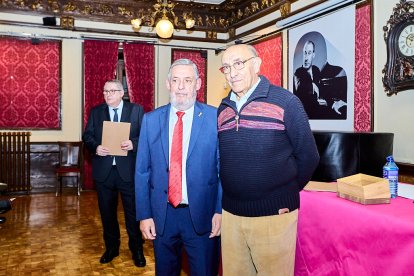 El Casino Amistad Numancia ha sido escenario de una emotiva ceremonia de la Peña Taurina Soriana.