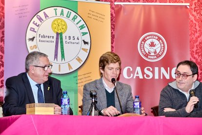 El Casino Amistad Numancia ha sido escenario de una emotiva ceremonia de la Peña Taurina Soriana