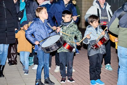 La Navidad da comienzo en Golmayo con el encendido de un árbol navideño.