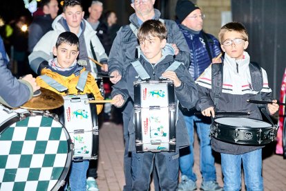 La Navidad da comienzo en Golmayo con el encendido de un árbol navideño.