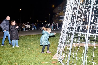 La Navidad da comienzo en Golmayo con el encendido de un árbol navideño.