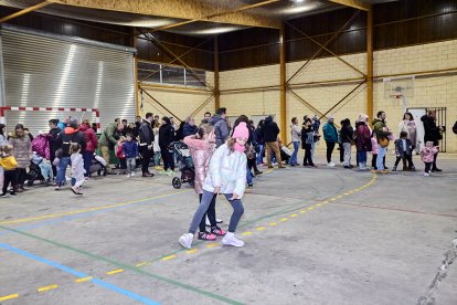 La Navidad da comienzo en Golmayo con el encendido de un árbol navideño.