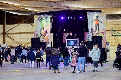 La Navidad da comienzo en Golmayo con el encendido de un árbol navideño.