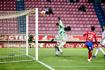 Un doblete de Dani García y otro gol de Juancho neutralizan la ventaja inicial de los asturianos.
