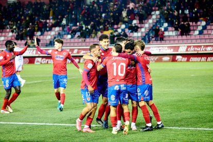 Un doblete de Dani García y otro gol de Juancho neutralizan la ventaja inicial de los asturianos.