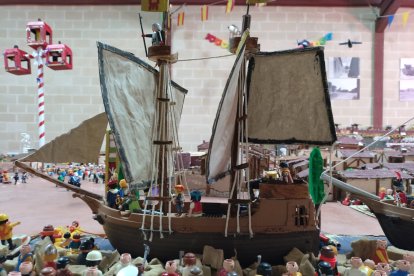 Se ha recreado el pueblo en una maqueta similar a como era hace medio siglo.