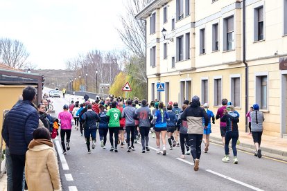Un total de 341 participantes en la prueba garreña en una mañana invernal.