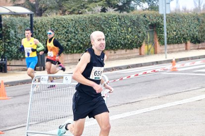 Un total de 341 participantes en la prueba garreña en una mañana invernal.