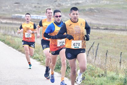 Un total de 341 participantes en la prueba garreña en una mañana invernal.