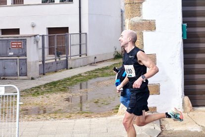 Un total de 341 participantes en la prueba garreña en una mañana invernal.