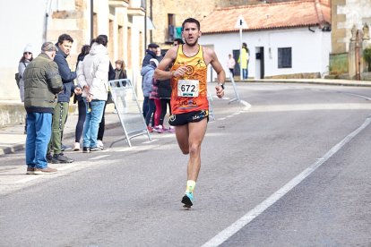 Un total de 341 participantes en la prueba garreña en una mañana invernal.